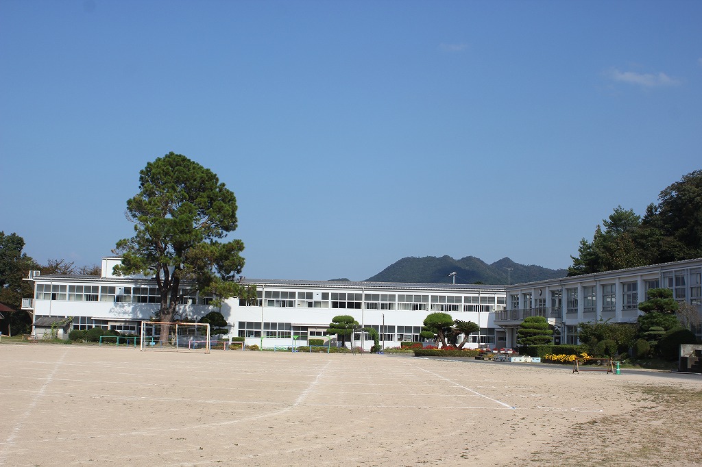 多磨小学校校舎写真